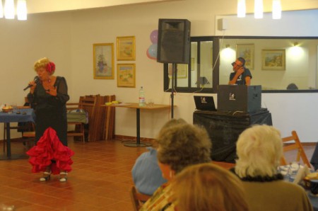 En una animada velada, que se extendió hasta la madrugada, estuvo amenizada por la cantante Olga Soto