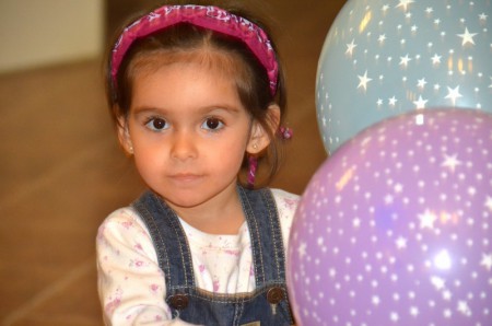 "La pequeña Isabella y sus dos añitos"