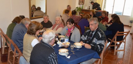 "Vista parcial de los comensales."