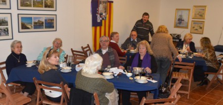 "Vista parcial de los comensales".